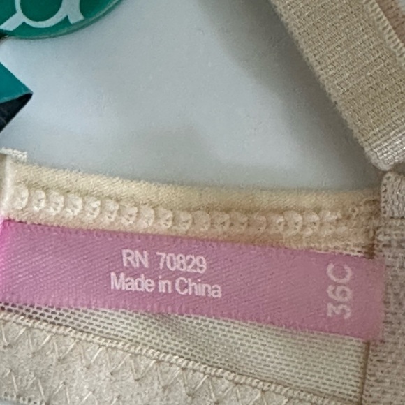 True sz  36C bra in a soft cream. Beautiful bra pretty details underwire - Picture 11 of 12